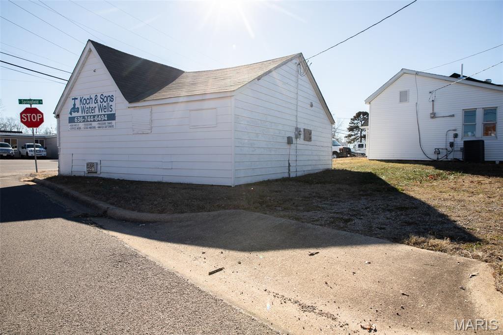 207 E Springfield Road Property Photo 6