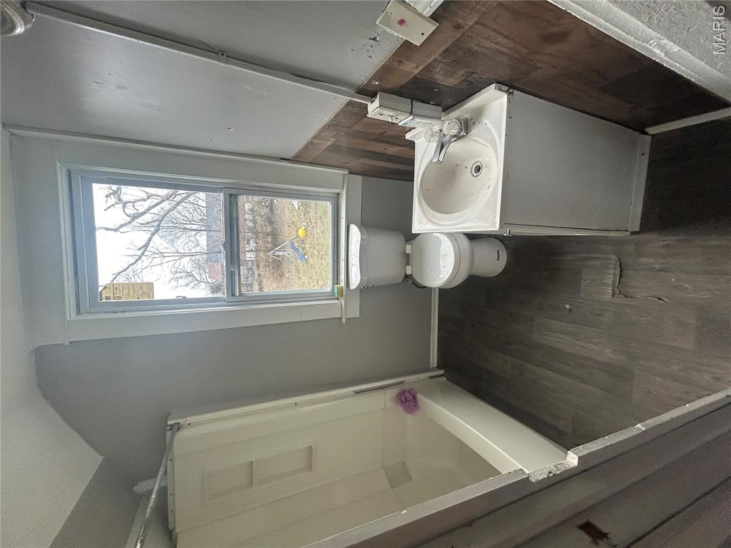 6239 Lorraine Avenue Property Photo 6