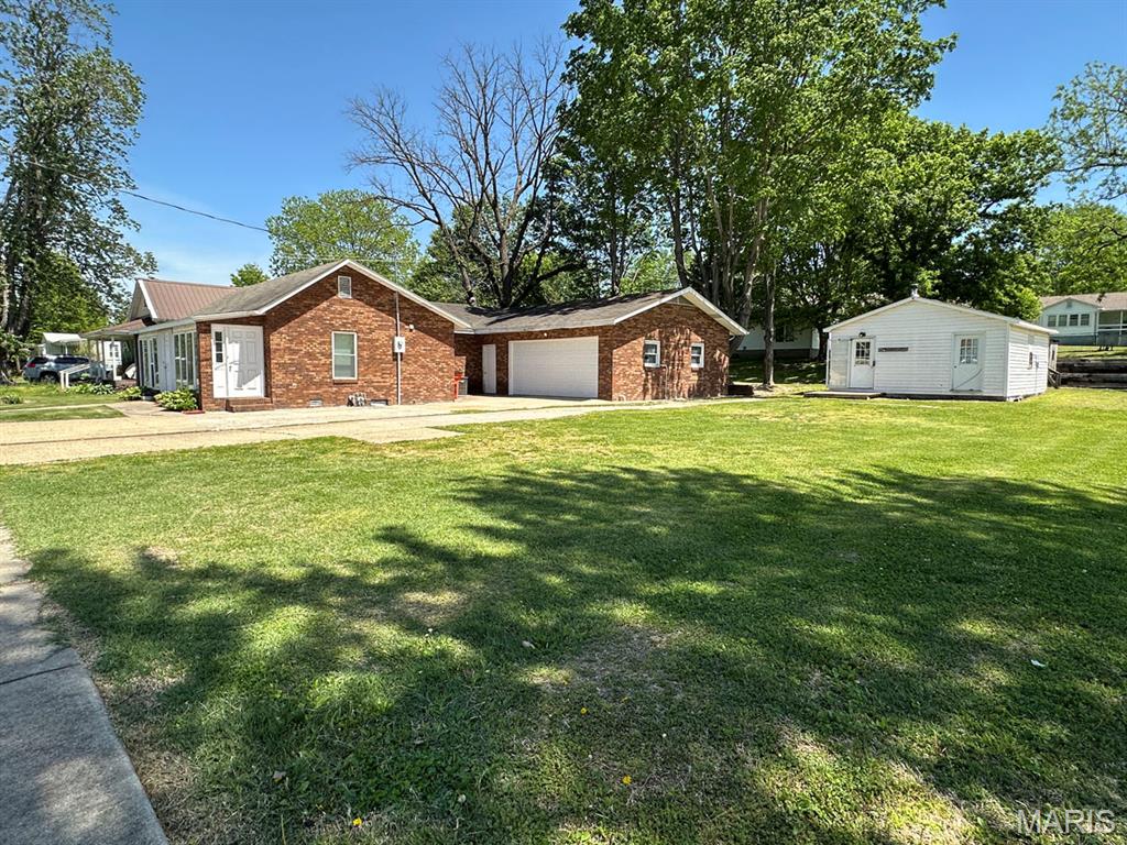 280 N E L Hawk Street Property Photo 1