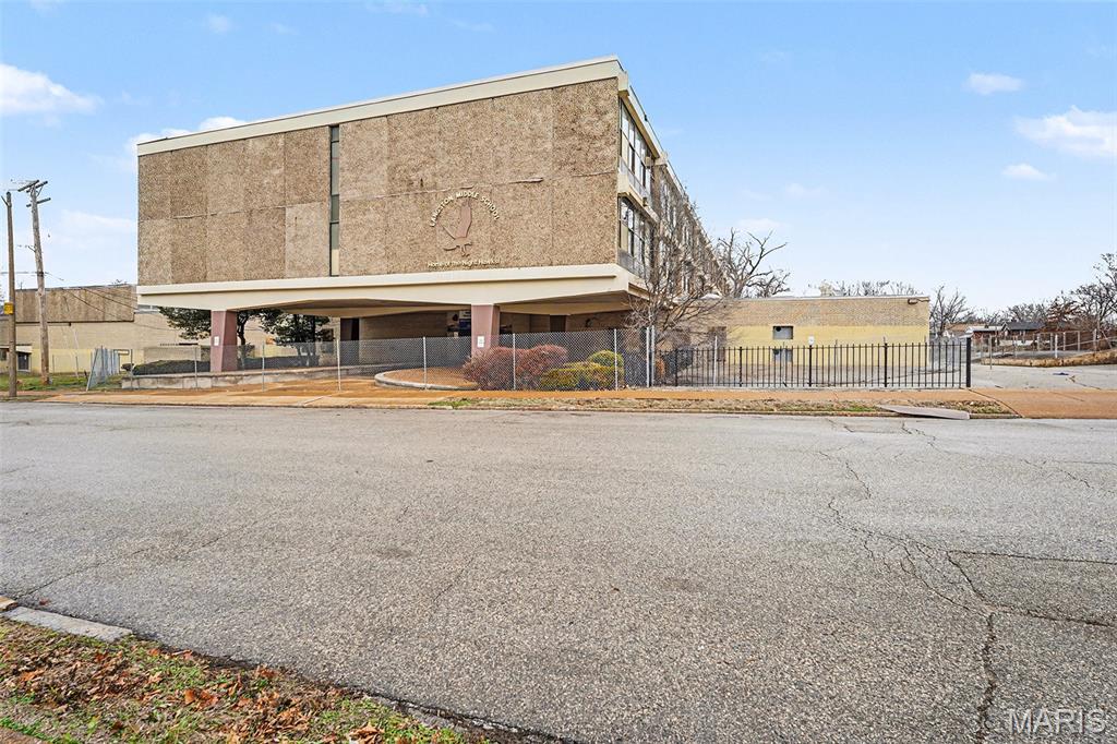 5511 Wabada Avenue