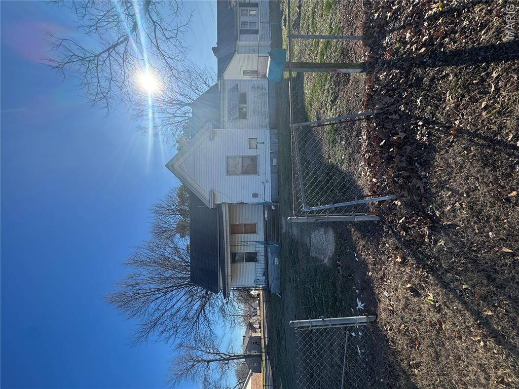 207 E 7th Property Photo 1