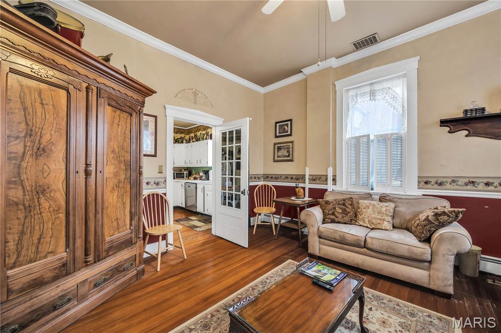 409 Schiller Street Property Photo 8