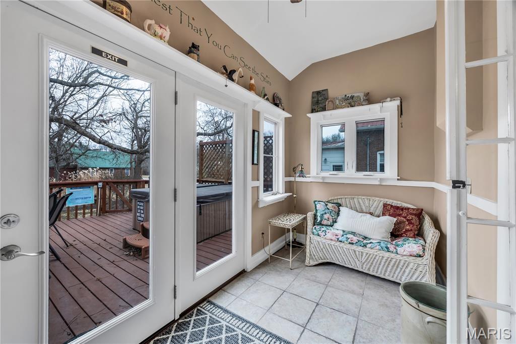 409 Schiller Street Property Photo 12