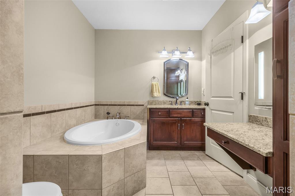 444 Windwood Lake Dr Property Photo 40