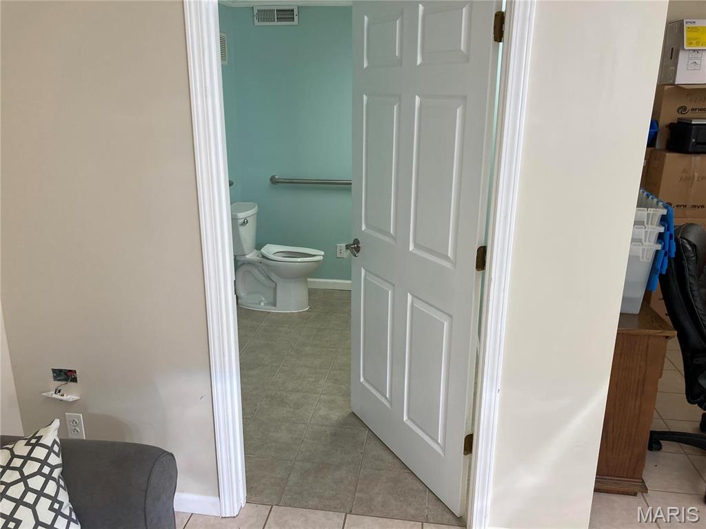 4460 Telegraph Road Property Photo 11