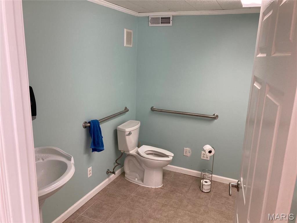 4460 Telegraph Road Property Photo 12