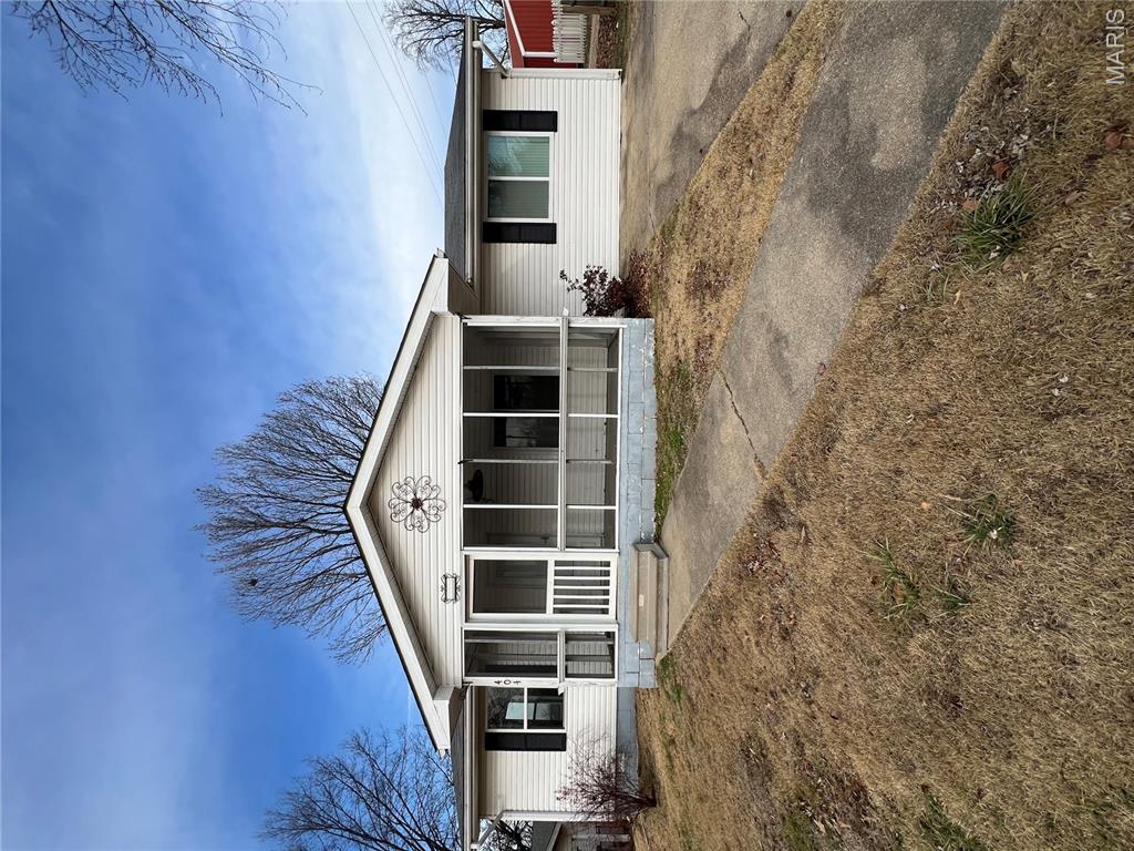 404 Moore Street Property Photo 1