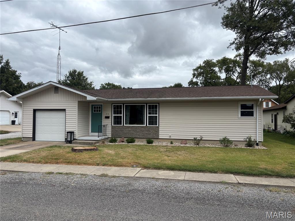 210 N Elm Street Property Photo 1