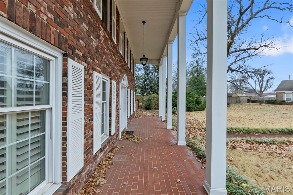 1111 White Oak Place Property Photo 5