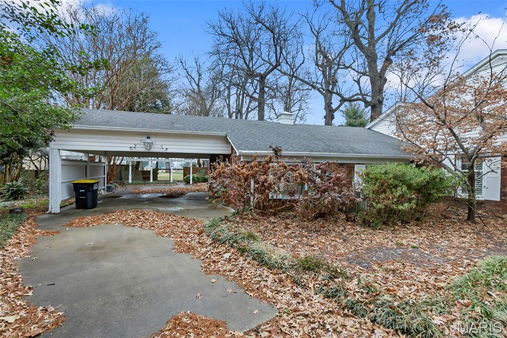 1111 White Oak Place Property Photo 9