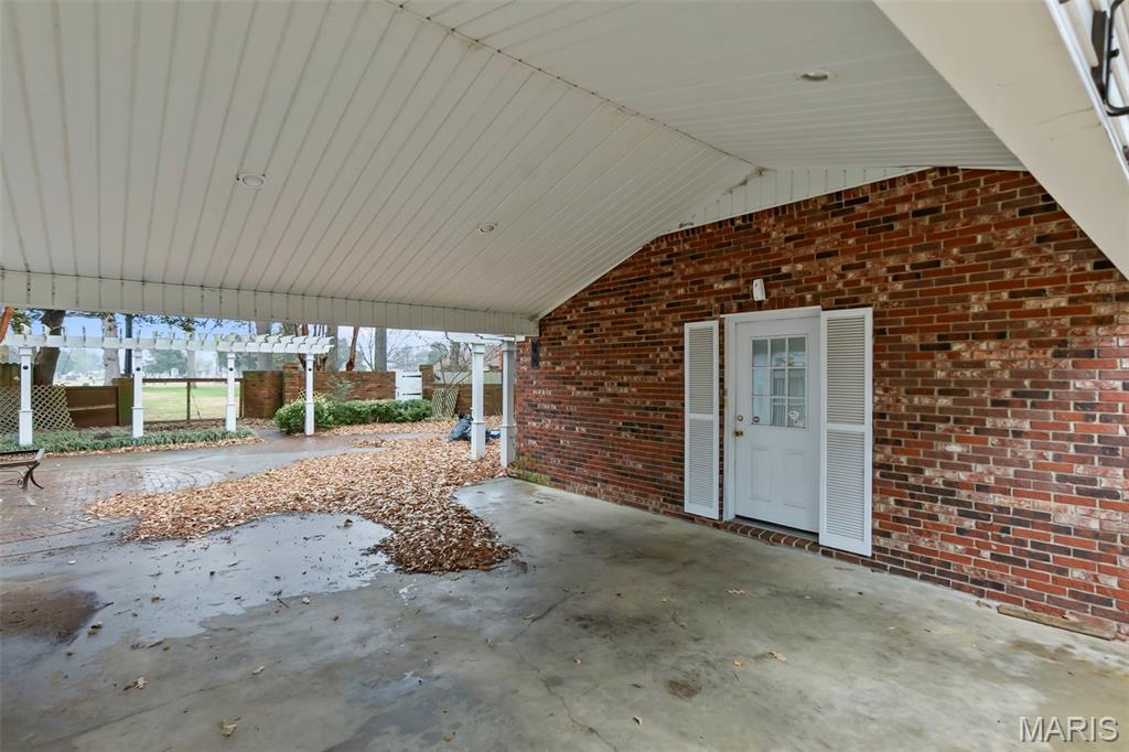 1111 White Oak Place Property Photo 10