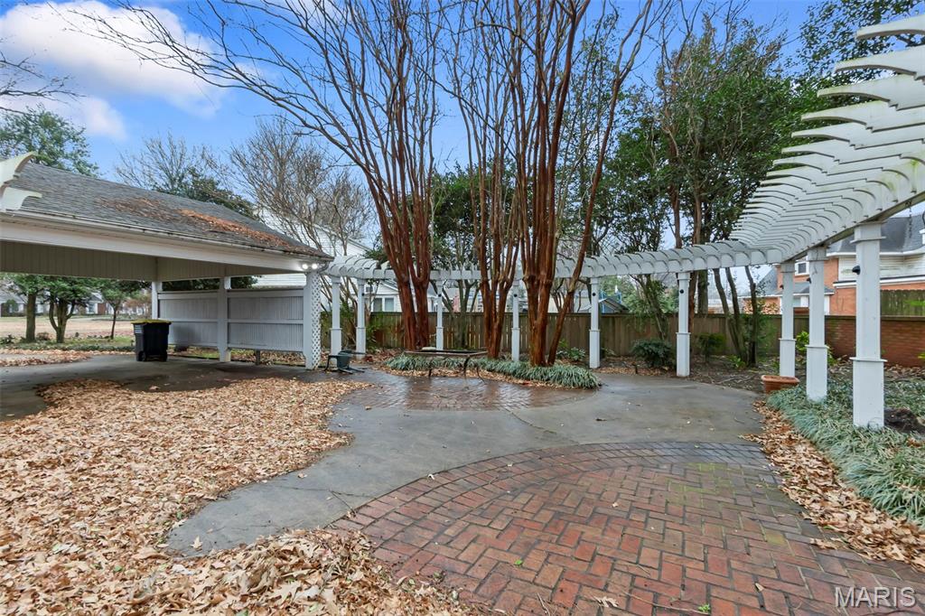 1111 White Oak Place Property Photo 11