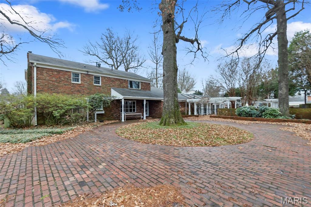 1111 White Oak Place Property Photo 13