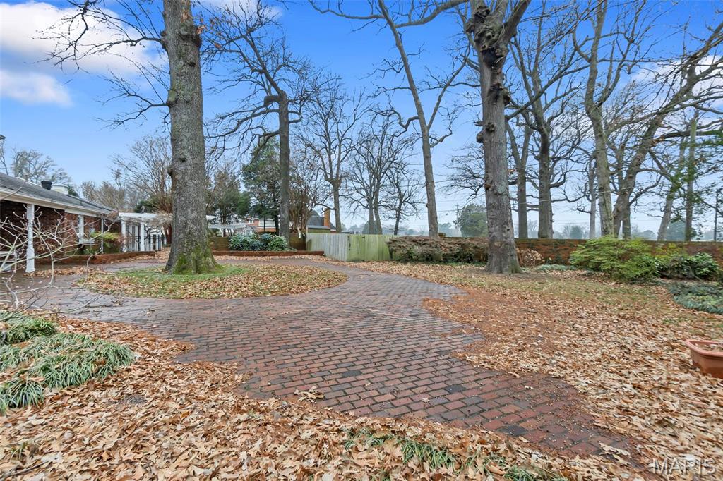 1111 White Oak Place Property Photo 15