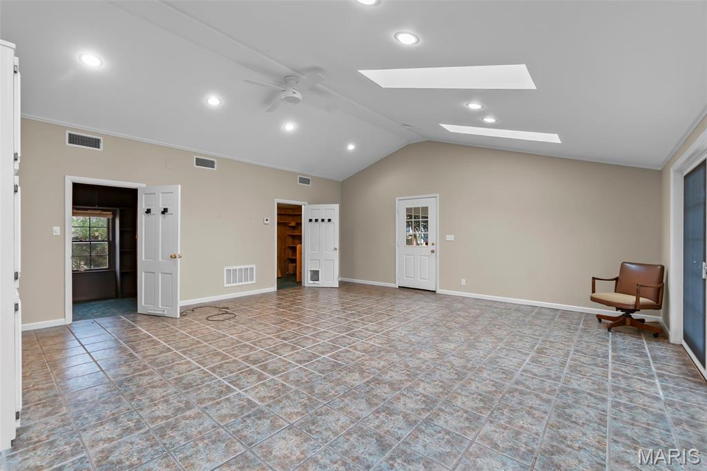 1111 White Oak Place Property Photo 30