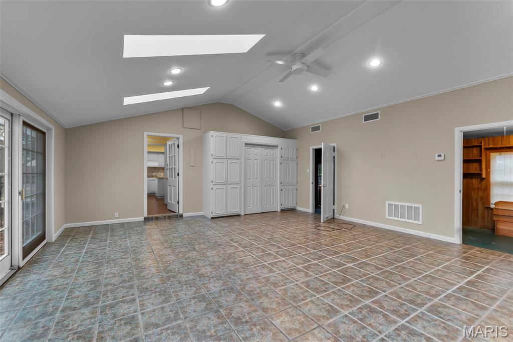 1111 White Oak Place Property Photo 31
