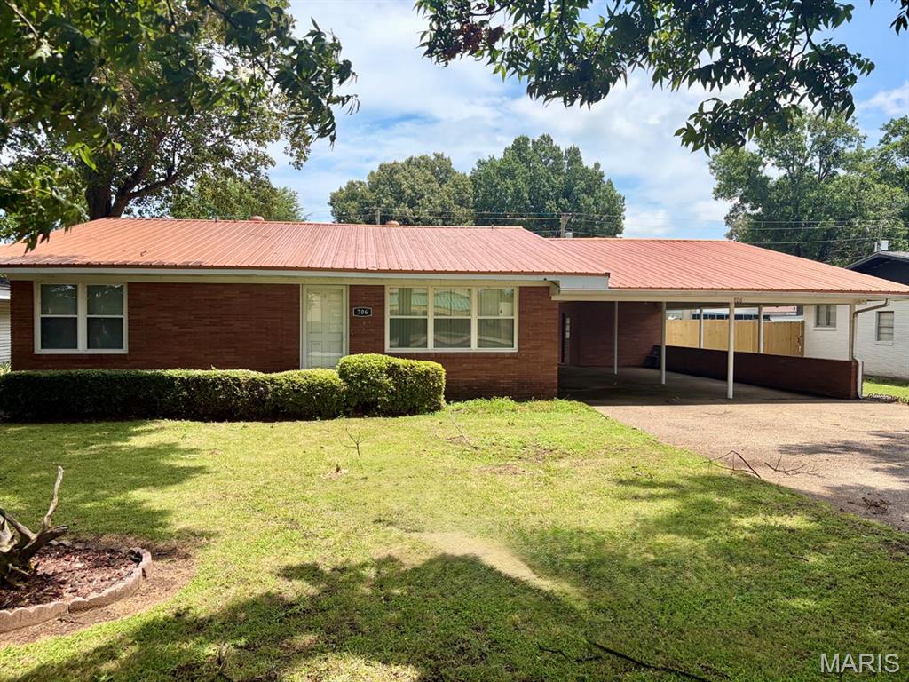 706 Smith Street Property Photo 1