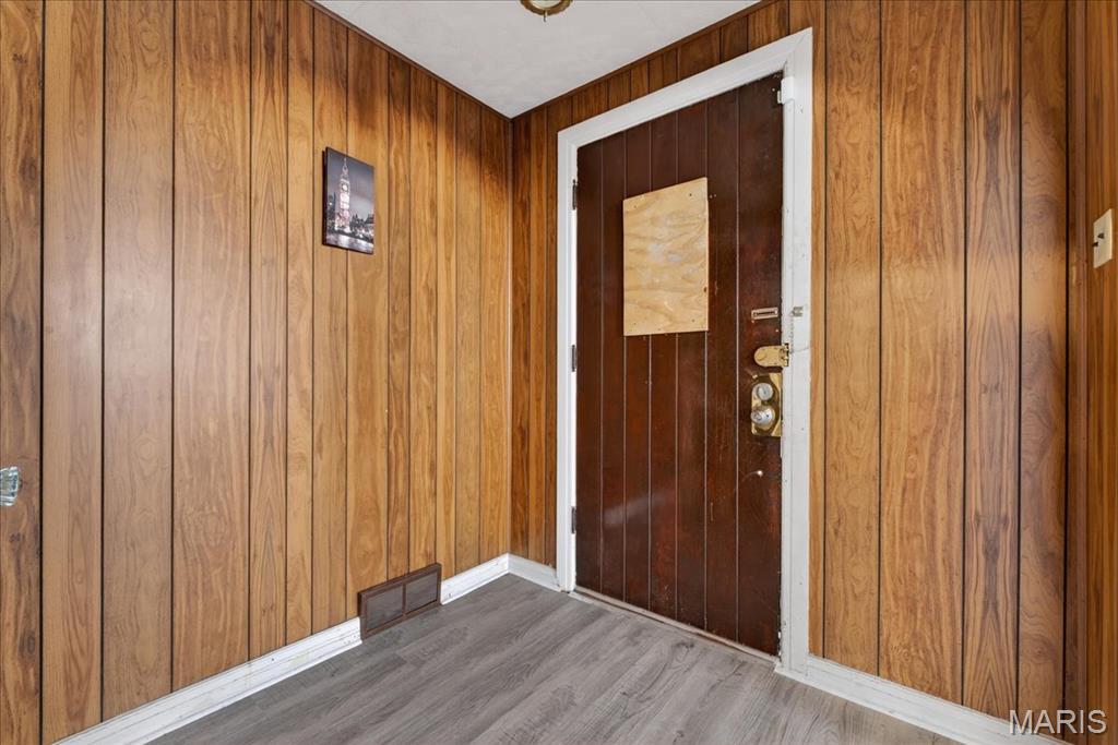 6915 Edison Avenue Property Photo 6