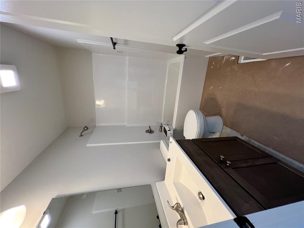 773 Sydney Court Property Photo 12