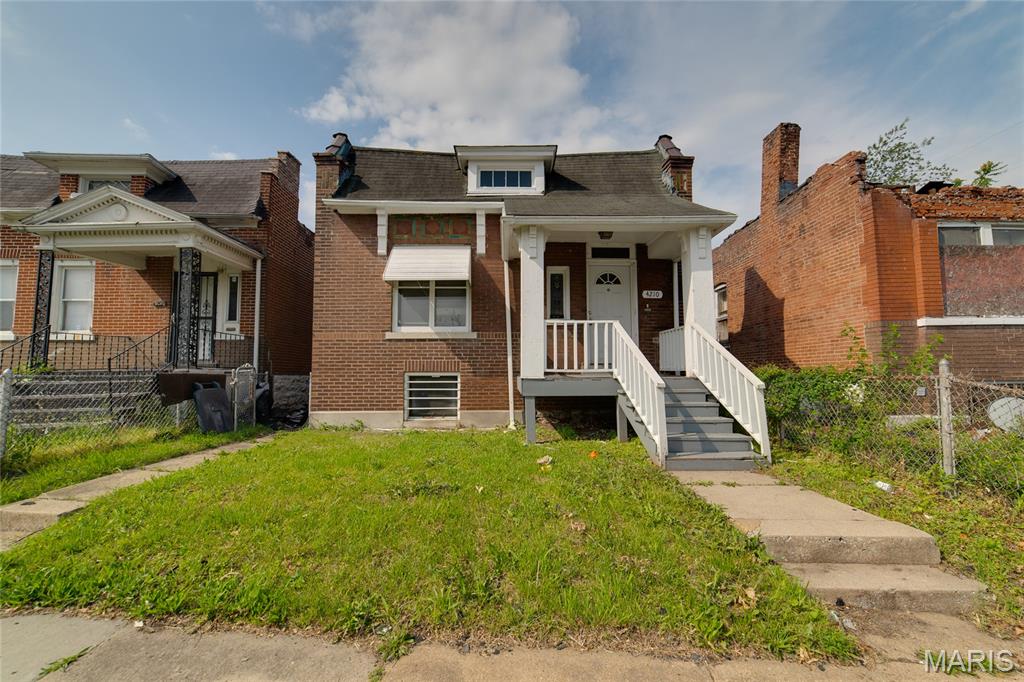 4210 E Carter Avenue Property Photo 1