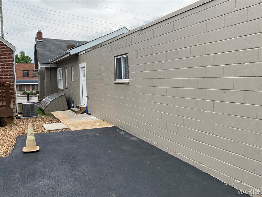 2015 S Big Bend Boulevard Property Photo 4