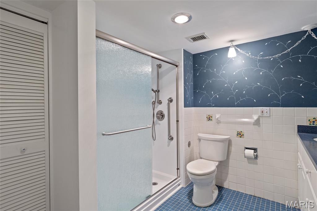 900 S Hanley Road 11b Property Photo 18