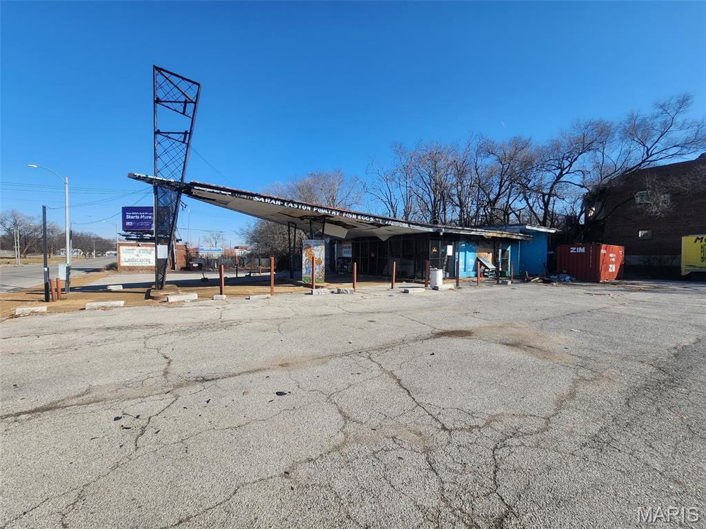 3869 Page Boulevard Property Photo 1