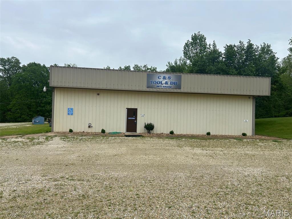 107 E Industrial Drive Property Photo 1