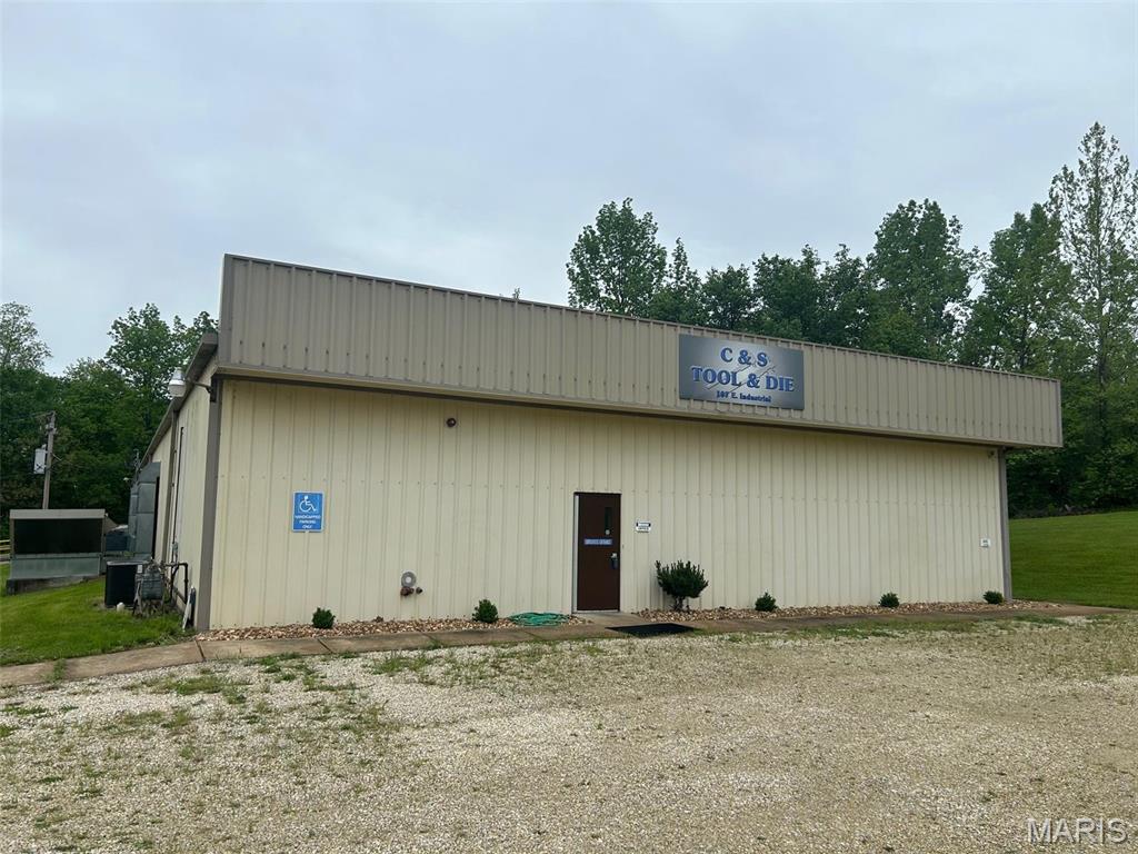 107 E Industrial Drive Property Photo 2