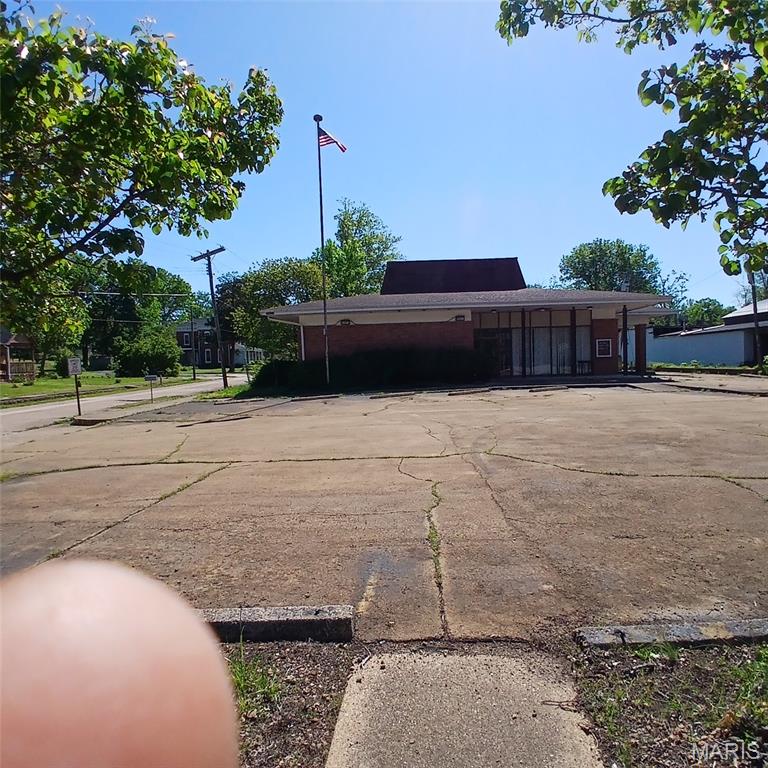 122 N Main Street Property Photo 2