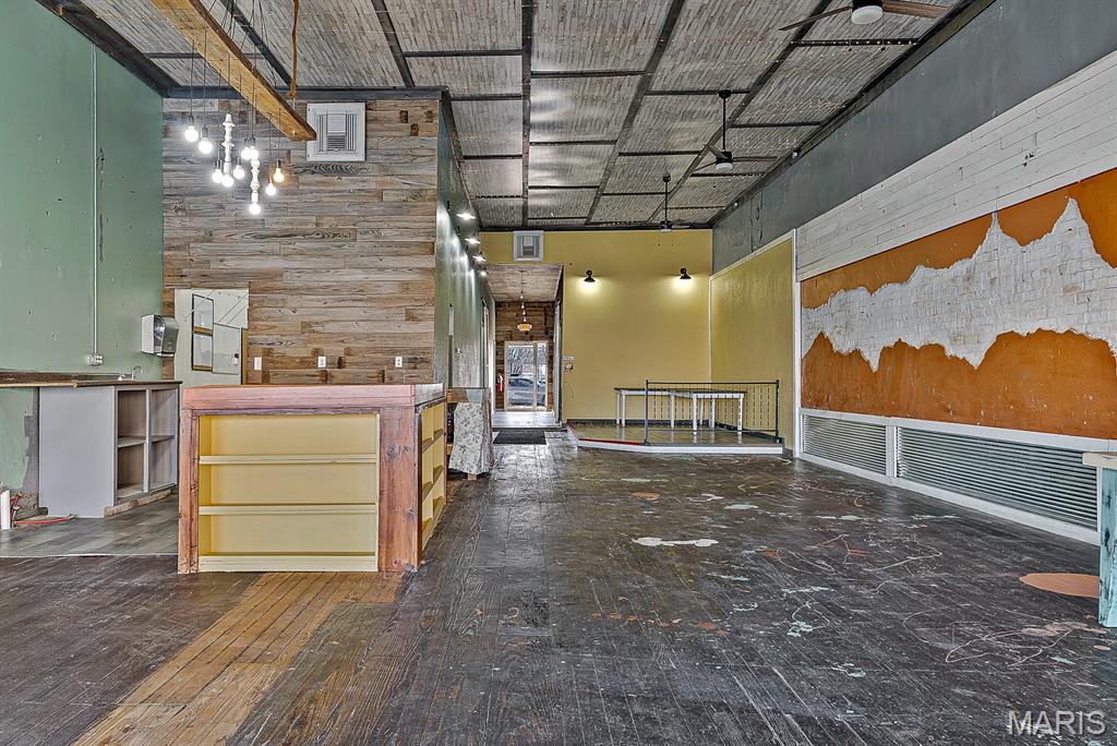 121 S S Square Property Photo 5
