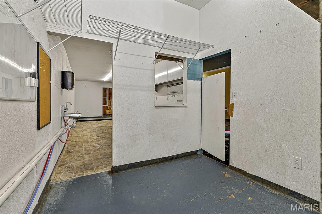121 S S Square Property Photo 12