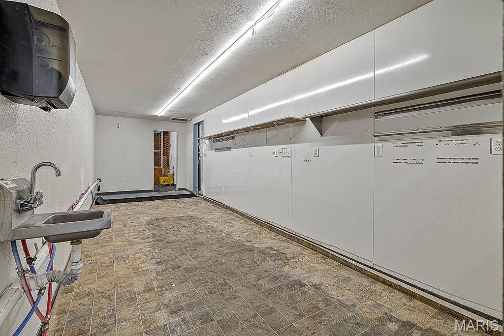 121 S S Square Property Photo 13