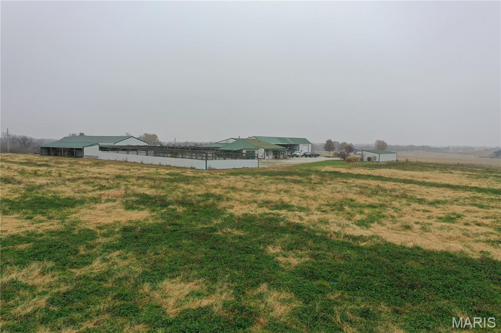 17053 Siloam Avenue Property Photo 4