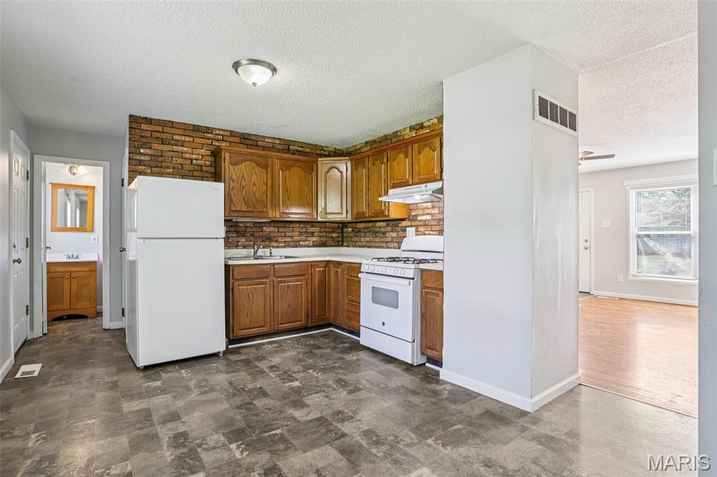 12373 Santa Maria Drive Property Photo 10