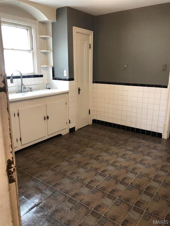 2503 Louis Avenue Property Photo 7