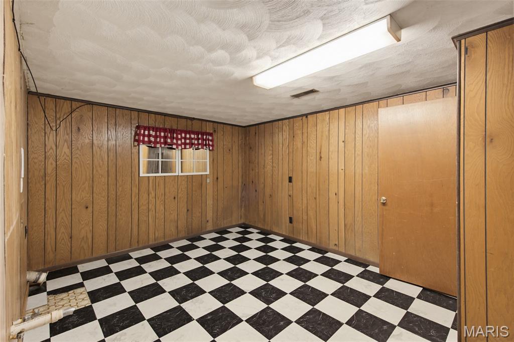 1004 Barton Road Property Photo 4