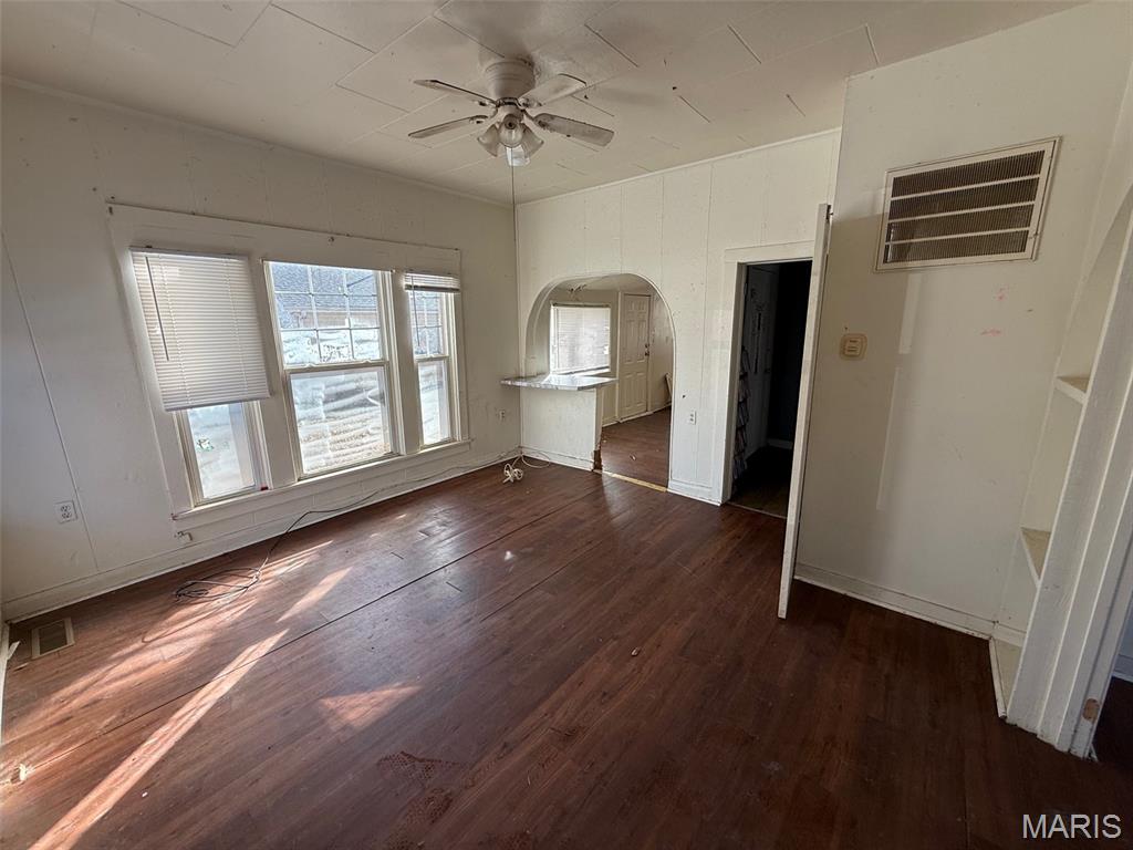 222 Miller Street Property Photo 4