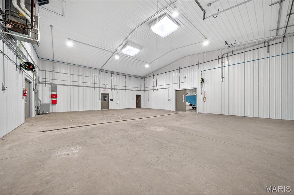 1834 W Outer Highway 61 Property Photo 20