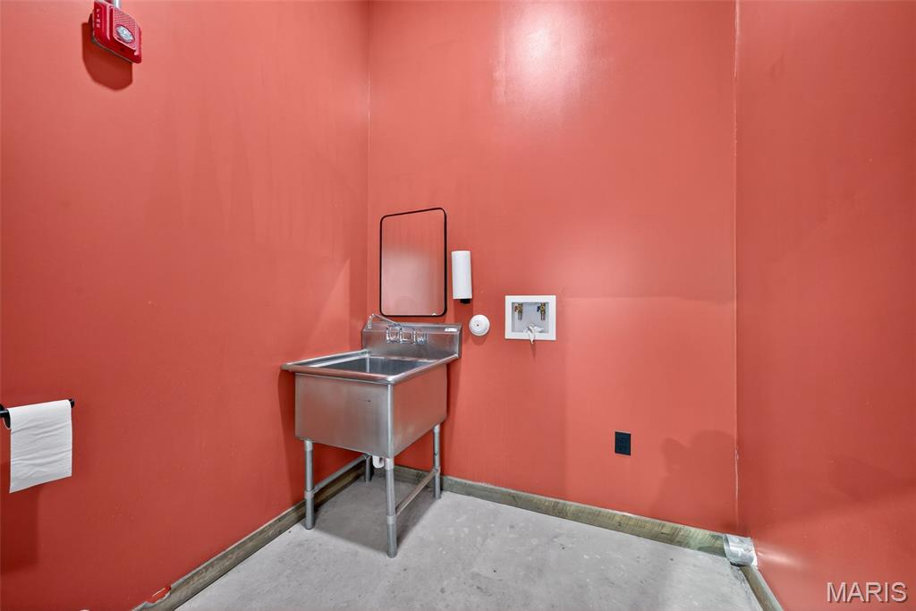 1834 W Outer Highway 61 Property Photo 21