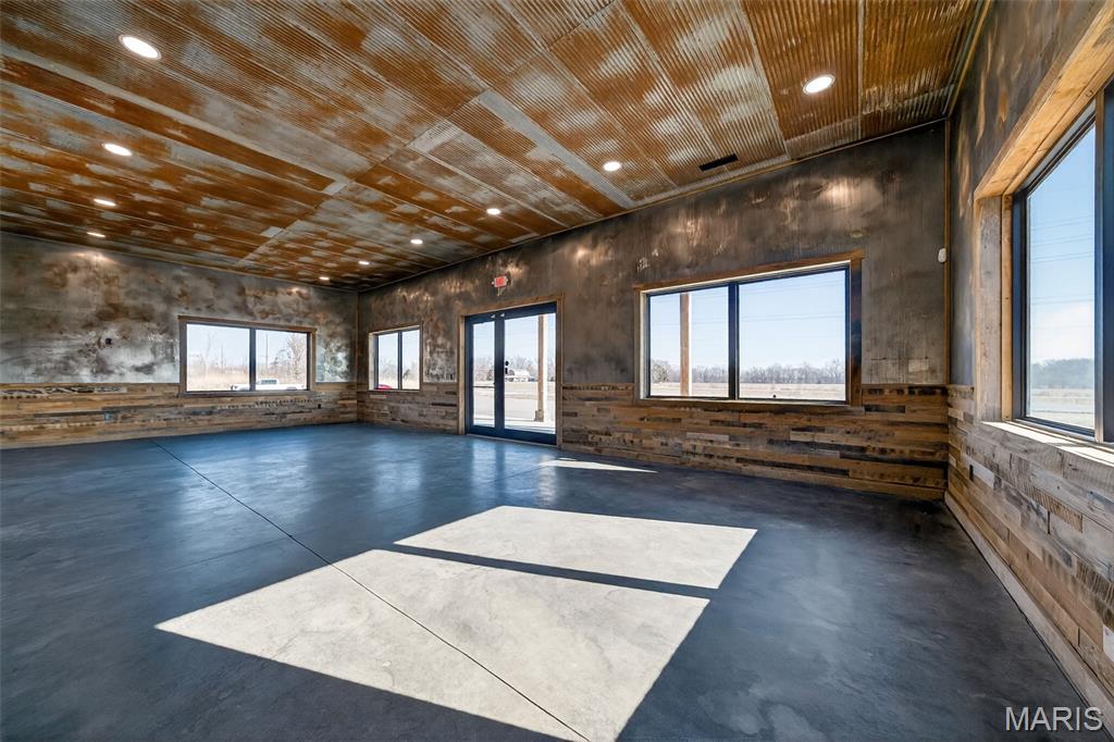 1834 W Outer Highway 61 Property Photo 37