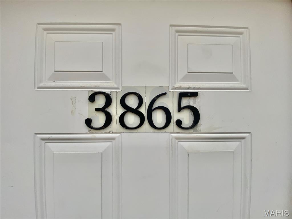 3865 Crest Circle Property Photo 2
