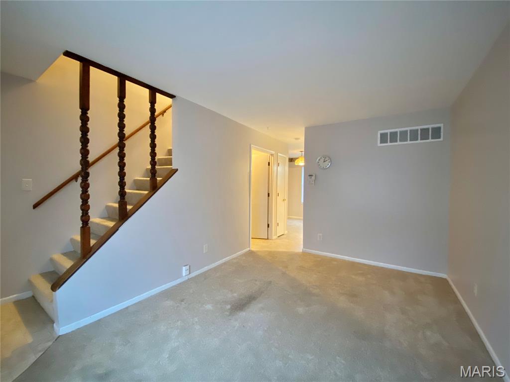 3865 Crest Circle Property Photo 3