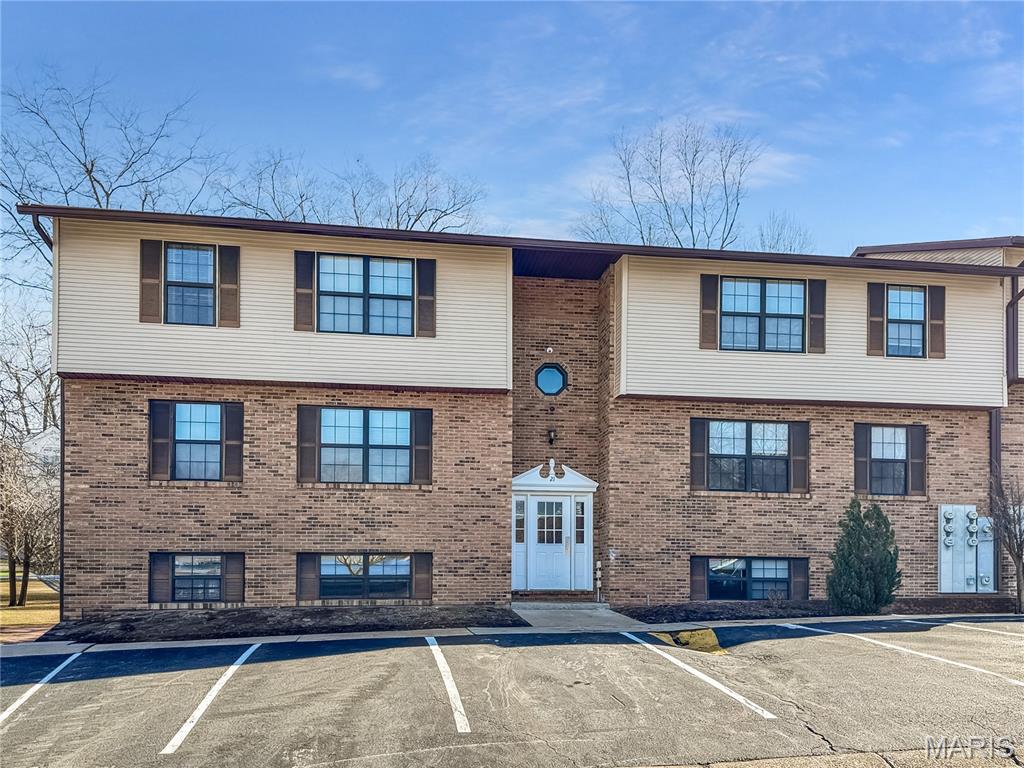 21 Village West Court 302 Property Photo 1