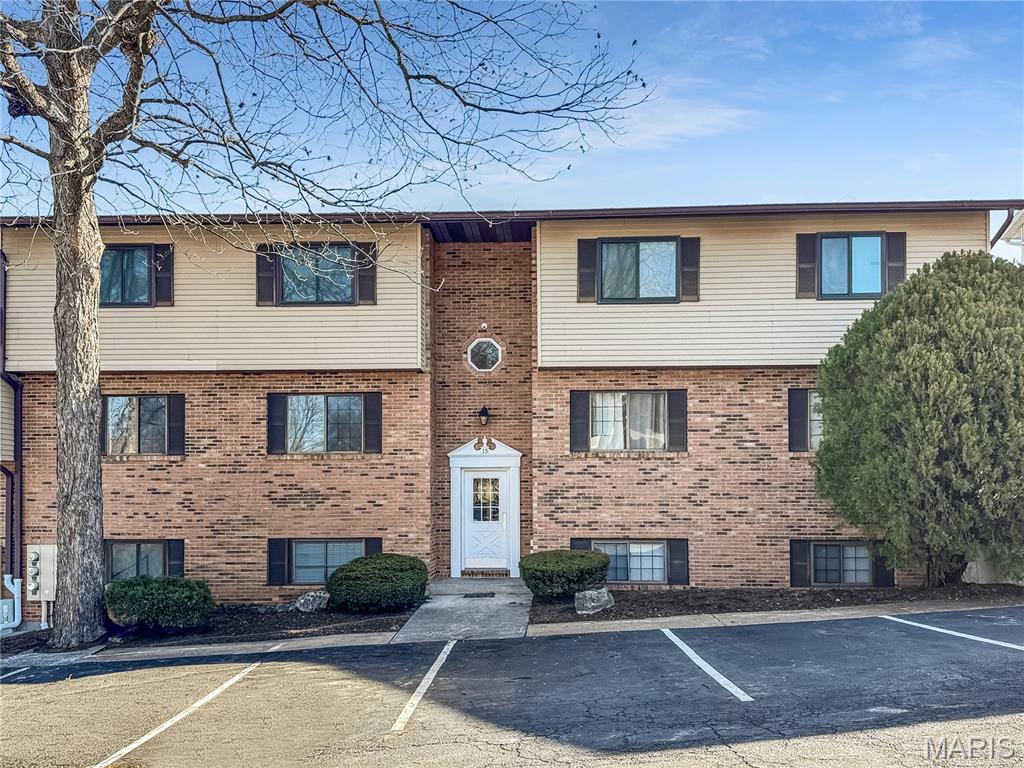 15 Village West Court 302 Property Photo 1