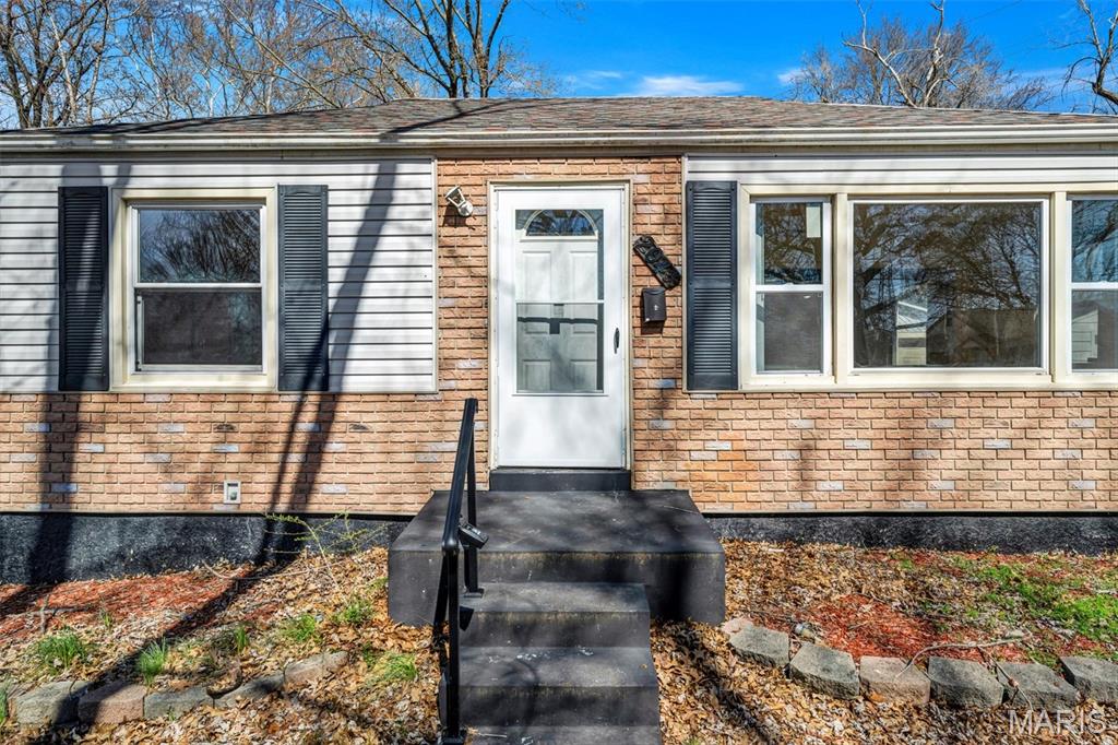 2045 Bainbridge Drive Property Photo 3
