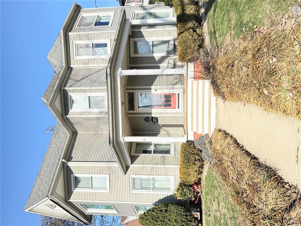 221 E Main Street Property Photo 1