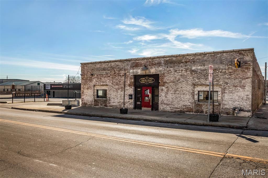 4916 Shaw Avenue Property Photo 1