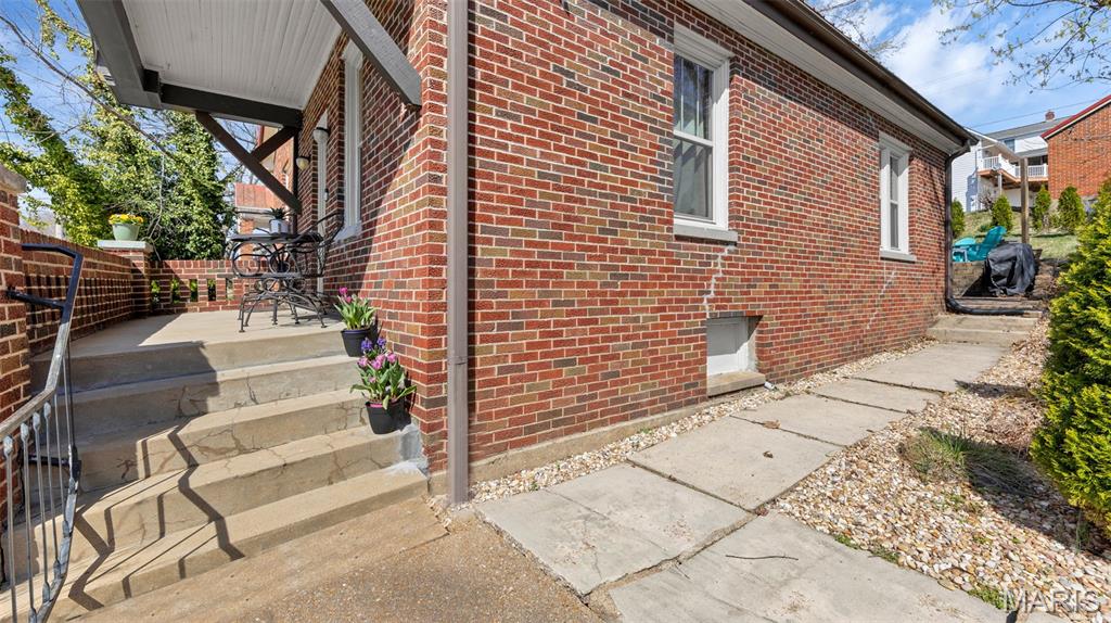 125 W 2nd Street Property Photo 6