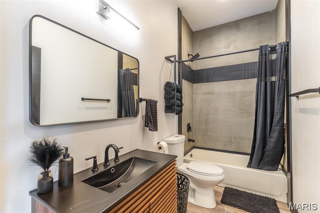 1300 River Valley Road Property Photo 11